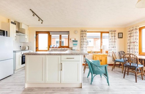 Happisburgh Cabaña | Host & Stay | Breezy Bungalow