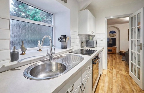 Brynsiencyn Casa | Host & Stay | Camwy Cottage