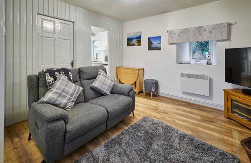 Brynsiencyn Casa | Host & Stay | Camwy Cottage