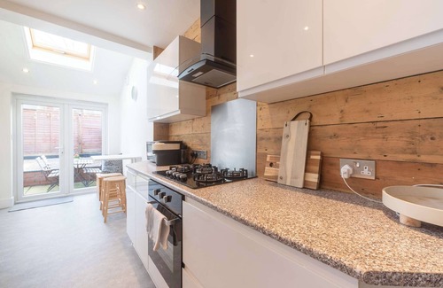 Caversham Casa | Host & Stay | Caversham Westfield House