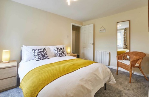 Eastgate Apartamento | Host & Stay | Chapel Race - Slit Wood