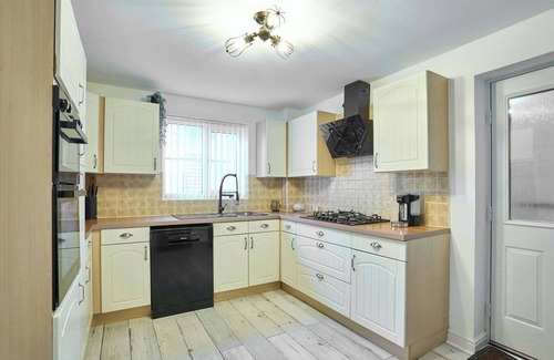 Launceston Casa | Host & Stay | Cherry Blossom House