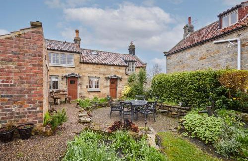 Fylingthorpe Casa | Host & Stay - Colcott Cottage