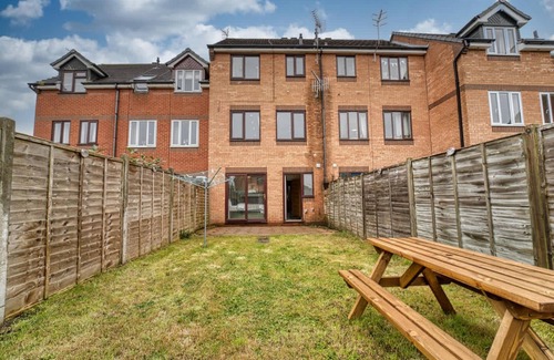 Lower Wick Casa | Host & Stay | Coney Green