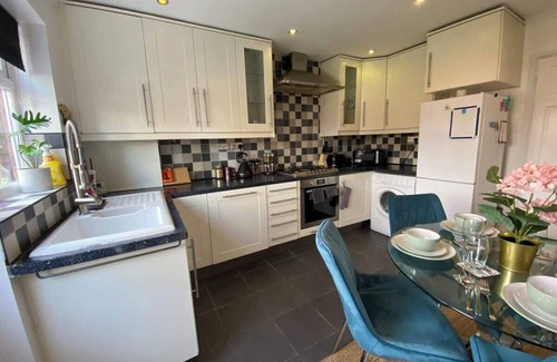 Milton Keynes Casa | Host & Stay | Cotman Close