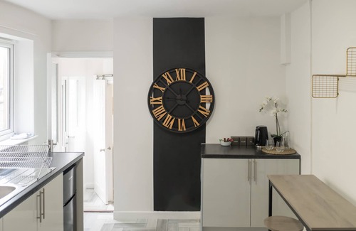 Riverside Casa | Host Stay Craddock Street