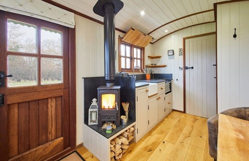 Bronllys Chalet De Esquí | Host & Stay | Cwch Gwenyn