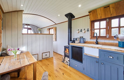 Bronllys Chalet De Esquí | Host & Stay | Dafad Du