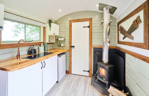Bideford Cabina | Host & Stay | Dipple Farm Shepherds Hut