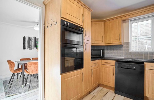 Launceston Casa | Host & Stay | Hazelnut House