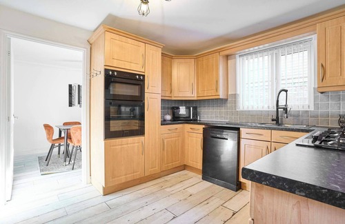 Launceston Casa | Host & Stay | Hazelnut House