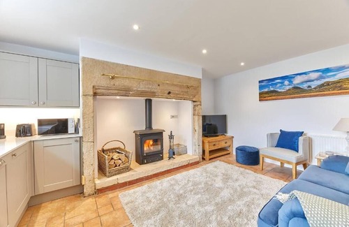 Wall Casa | Host & Stay | Maggie's