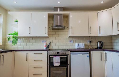Wyken Casa | Host & Stay | Manfield Avenue