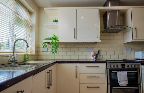 Wyken Casa | Host & Stay | Manfield Avenue