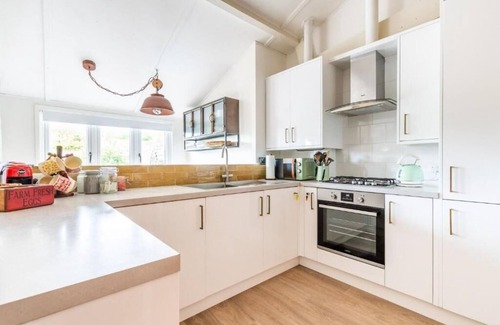 Happisburgh Cabaña | Host & Stay | Nicholson Cottage
