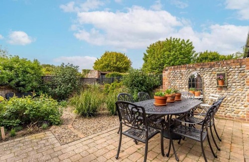 Happisburgh Cabaña | Host & Stay | Nicholson Cottage