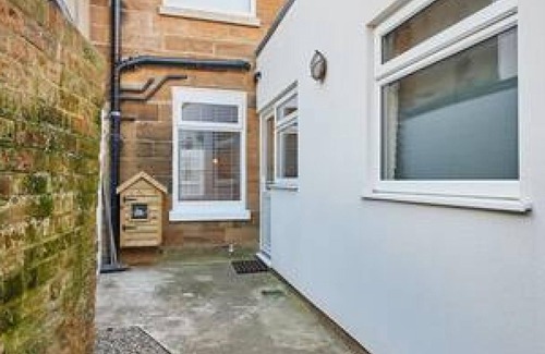 West Cliff Casa | Host Stay Penny Farthing Cottage