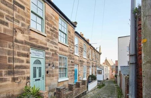 West Cliff Casa | Host Stay Penny Farthing Cottage