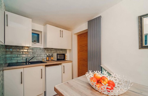 Bury Apartamento | Host & Stay | Pied-a-Terre at Manor View