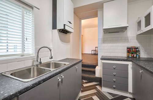 Amble Apartamento | Host Stay Queen Street Apartment
