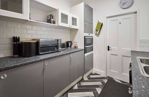 Amble Apartamento | Host Stay Queen Street Apartment