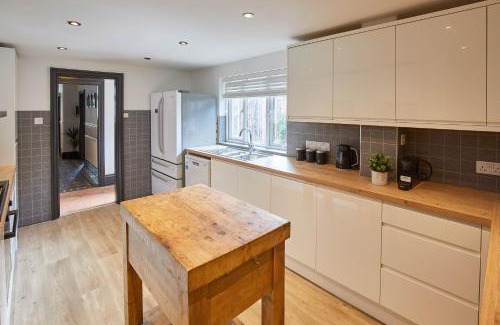 Robin Hood's Bay Casa | Host & Stay - Raven House