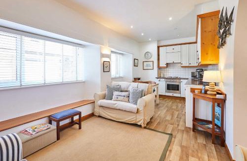 Newton by the Sea Apartamento | Host & Stay - Spinnaker