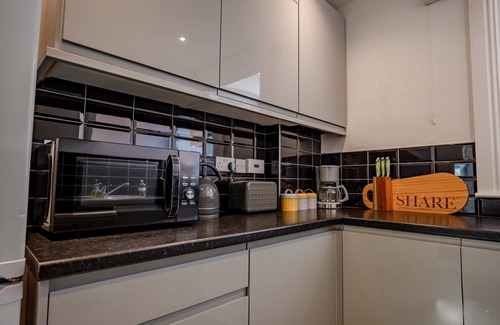 Tadworth Apartamento | Host & Stay | Station Approach