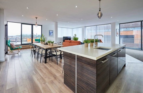 Hope Street Apartamento | Host & Stay | The Knight Street Penthouse I