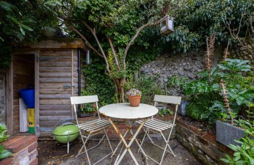 Montpelier Casa | Host & Stay - The September Cottage
