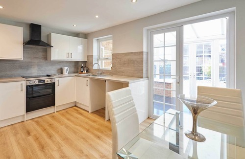 Kettering Casa | Host & Stay | Venture Park Villas