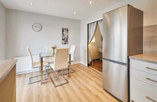 Kettering Casa | Host & Stay | Venture Park Villas