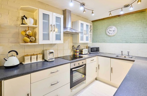 Fakenham Casa | Host & Stay | West Barn