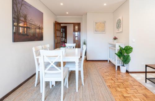 Paranhos Apartamento | Host Wise - Bright and Elegant Urban Flat with Balcony
