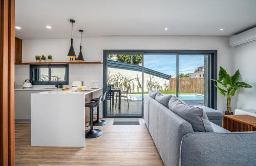 Porches Casa | Host Wise - Bright Spacious House Swimming Pool