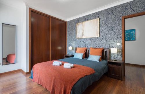 Bonfim Casa | Host Wise - Spacious Duplex House - Jacuzzi & Terrace