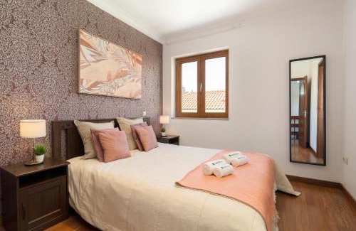 Bonfim Casa | Host Wise - Spacious Duplex House - Jacuzzi & Terrace