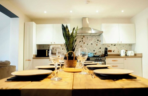 Stroud Casa | Hosta House A - Cotswolds Cosy 4 Bed Home Near Canal