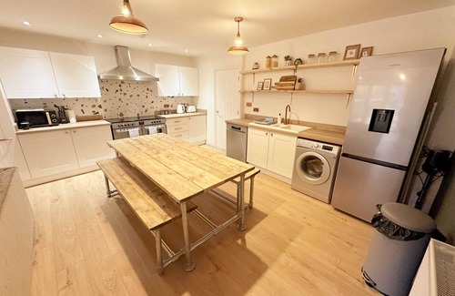 Stroud Casa | Hosta House A - Cotswolds Cosy 4 Bed Home Near Canal