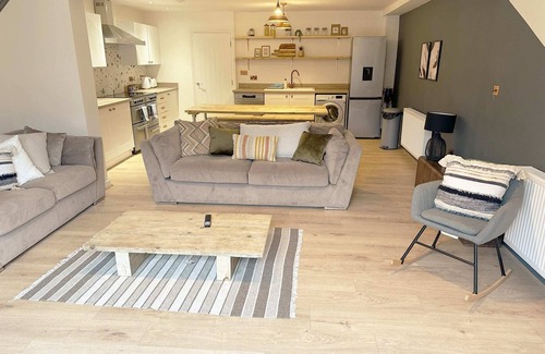 Stroud Casa | Hosta House A - Cotswolds Cosy 4 Bed Home Near Canal
