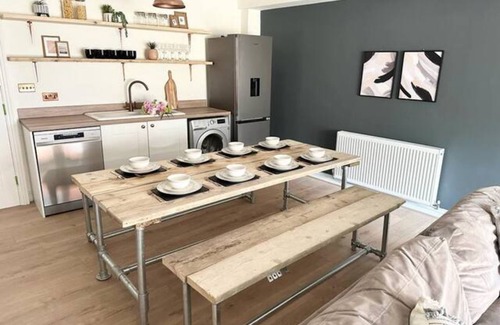 Stroud Casa | Hosta House
