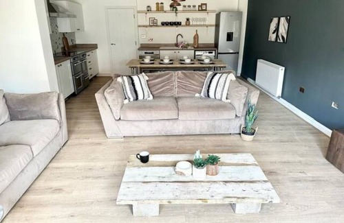 Stroud Casa | Hosta House