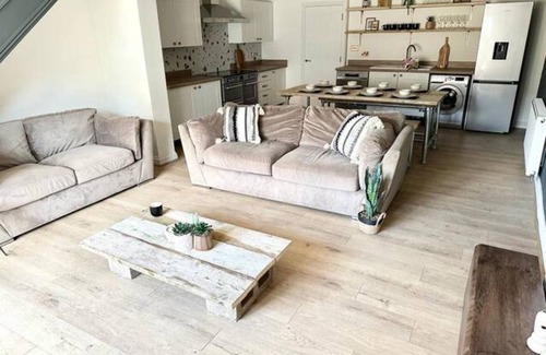 Stroud Casa | Hosta House