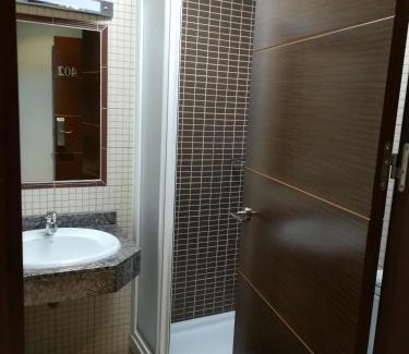 Barajas Casa | Hostal Avenida Barajas