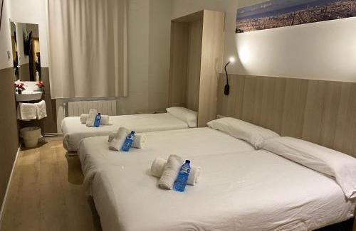 La Maternitat i Sant Ramon Casa | Hostal BESTPRICE Barcelona Stadium