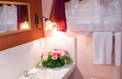 Remedios Casa | Hostal Bola 8