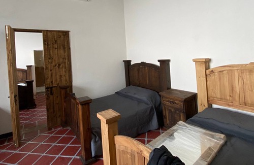 Atlixco Apartamento | Hostal de 4 Habitaciones Sencillas con dos Baños en Planta Alta
