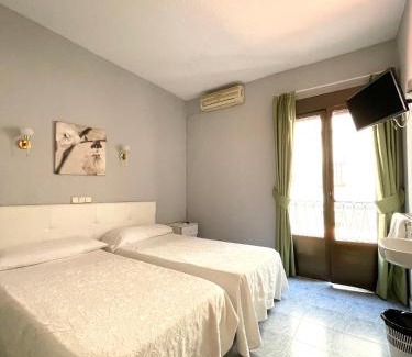Triángulo Dorado del Arte Casa | Hostal Fernández Atocha