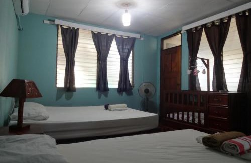 Leon Hotel | Hostal Harvest House