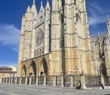 La Virgen del Camino Casa | Hostal Julio Cesar